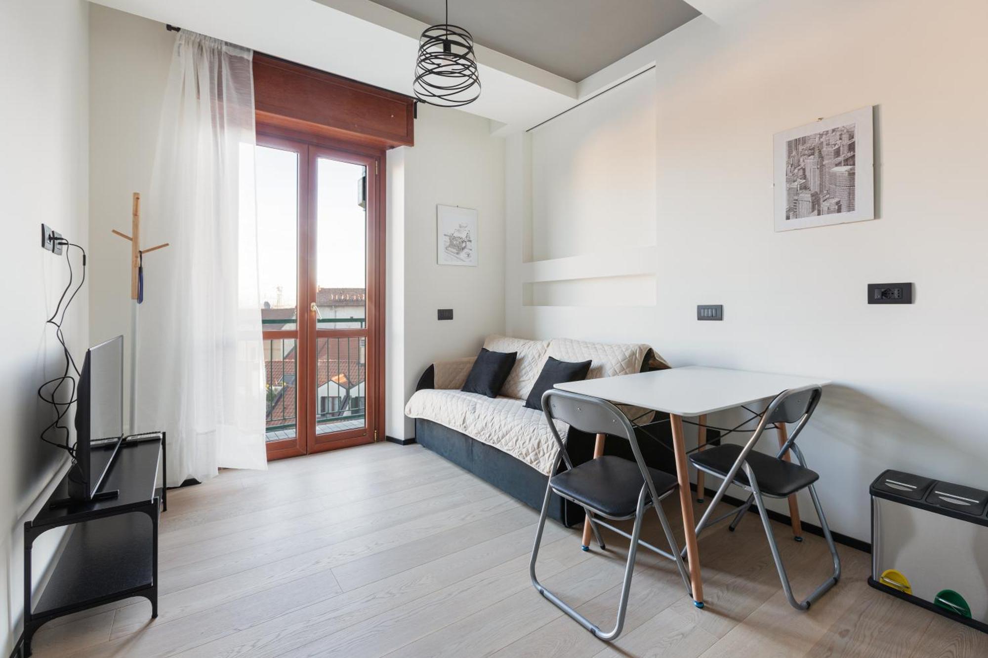 Guesthost - Milano Renovated Studio Apts — Photos 3